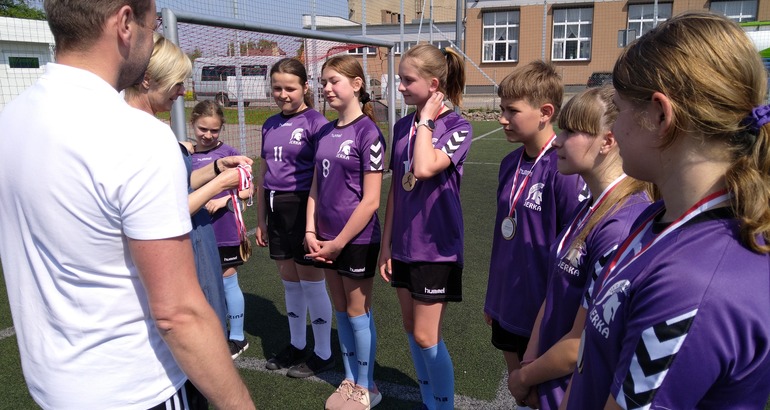Mistrzostwa Szkół Gminy Krzywiń w Piłce Nożnej Dziewcząt - Igrzyska Dzieci